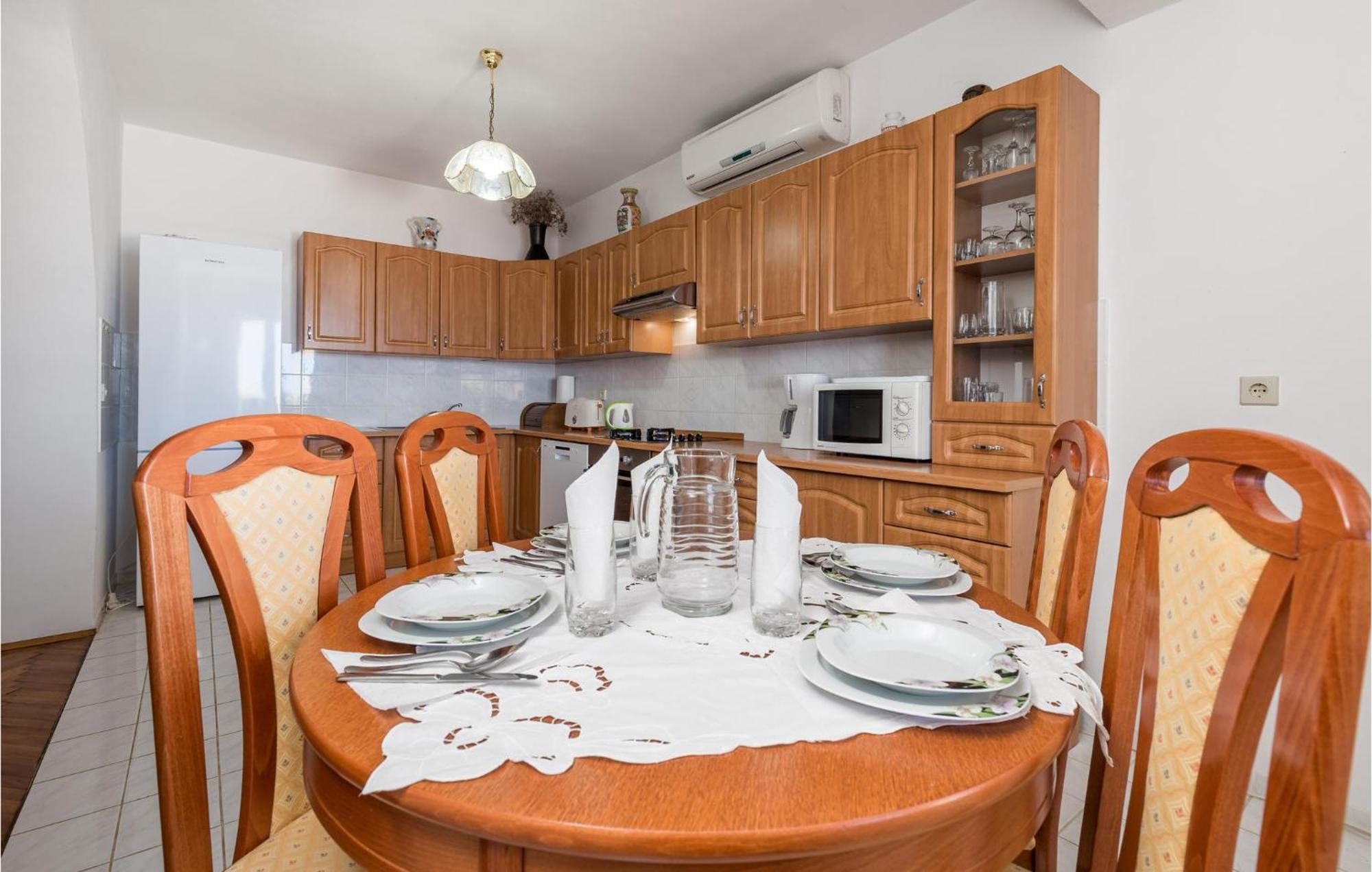 Nice Apartment In Sv,Juraj With Kitchen Sveti Juraj Exteriör bild