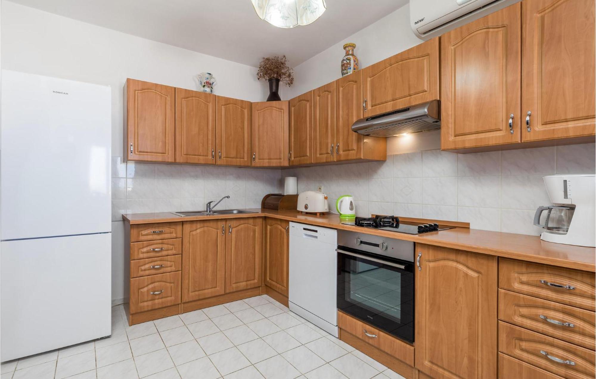 Nice Apartment In Sv,Juraj With Kitchen Sveti Juraj Exteriör bild